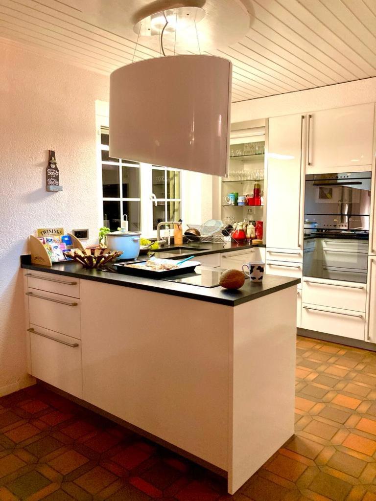 Cheerful Villa With Fireplace, Bath-Tub And Garden Noville Luaran gambar