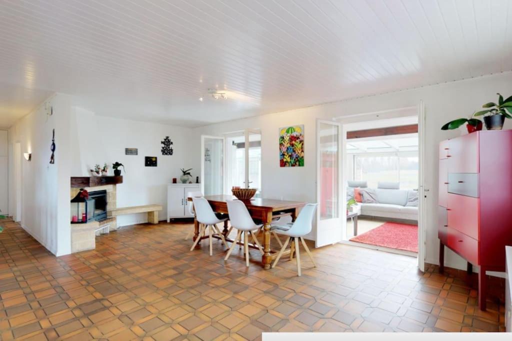Cheerful Villa With Fireplace, Bath-Tub And Garden Noville Luaran gambar